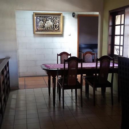 Peye Guesthouse Malang Exterior photo