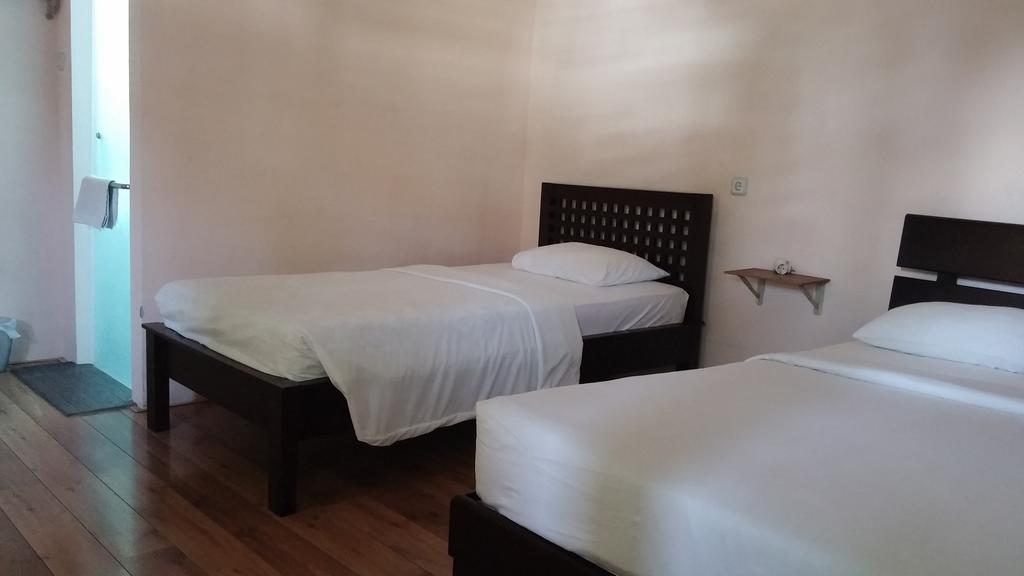 Peye Guesthouse Malang Exterior photo