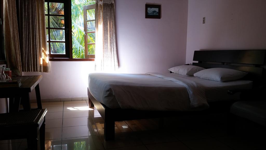 Peye Guesthouse Malang Exterior photo