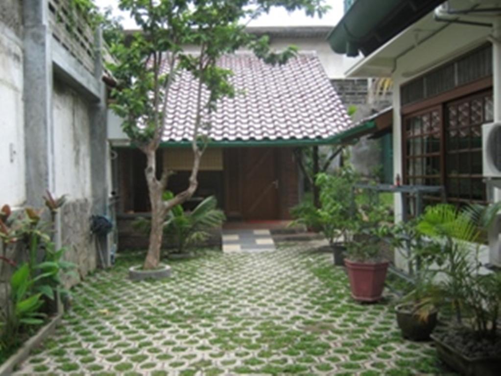Peye Guesthouse Malang Exterior photo