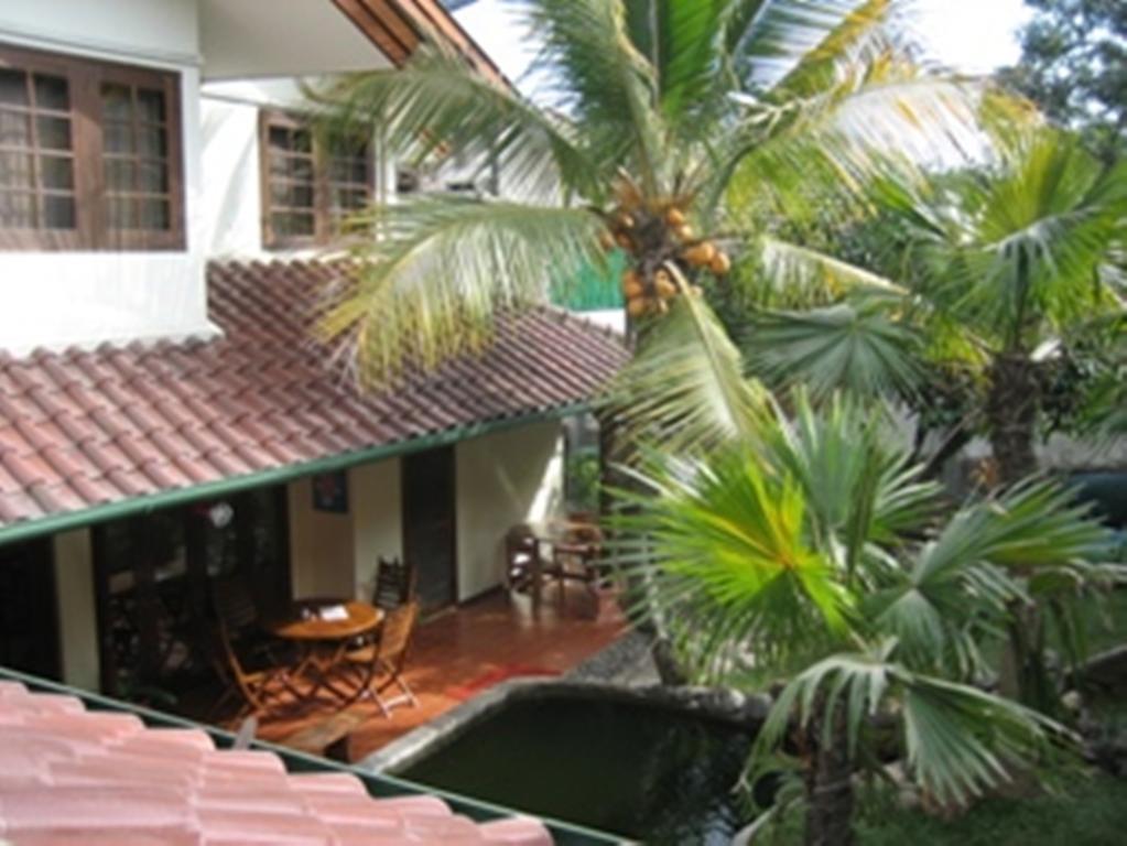 Peye Guesthouse Malang Exterior photo