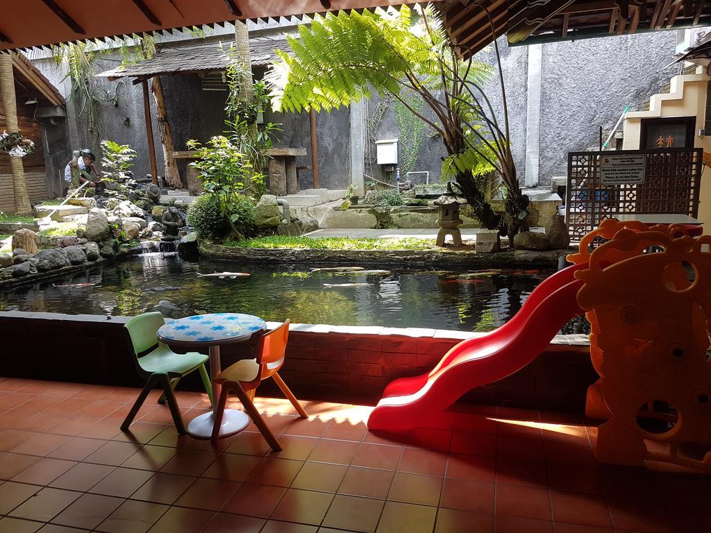 Peye Guesthouse Malang Exterior photo