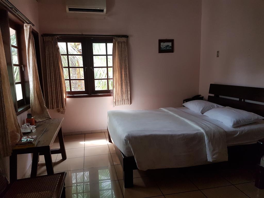 Peye Guesthouse Malang Exterior photo