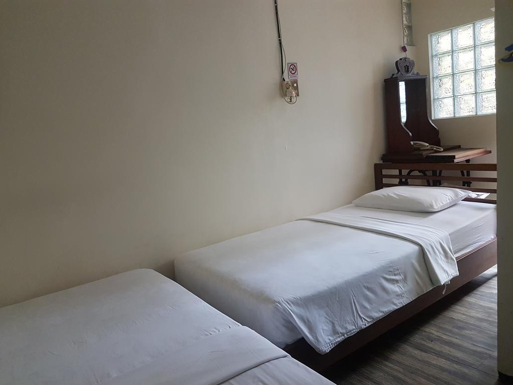 Peye Guesthouse Malang Exterior photo